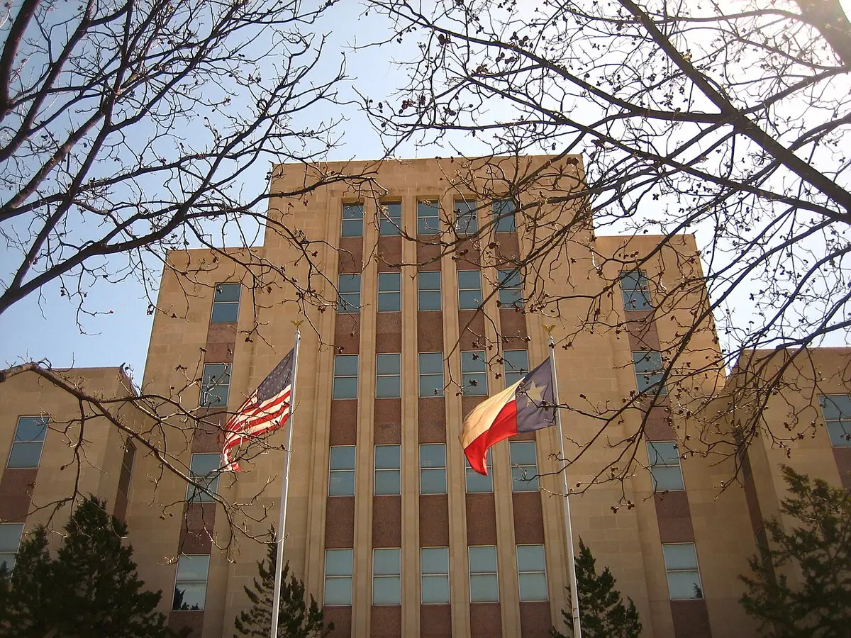 Lubbock County, TX — The current Lubbock County Courthouse in Lubbock, Texas, United States. I took photo on April 3, 2009.Billy Hathorn (talk) 16:25, 14 April 2009 (UTC)